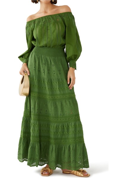 Şık Yeşil Nakışlı Off-Shoulder Bluz