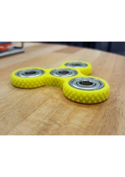 Tırtıllı Üç Döndürücü Fidget Spinner Oyuncak Sarı 1871997