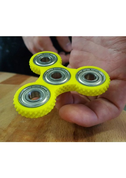Tırtıllı Üç Döndürücü Fidget Spinner Oyuncak Sarı 1871997