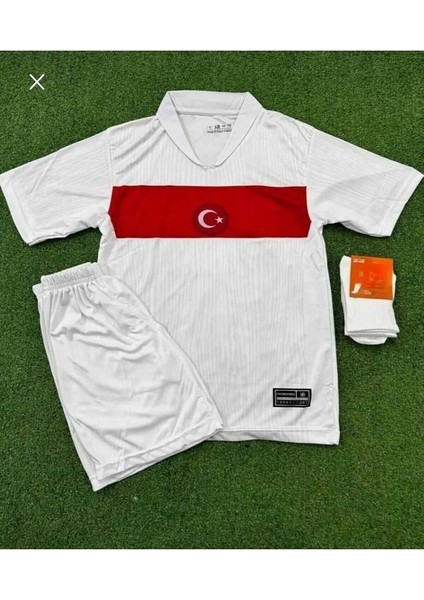 Türkiye Euro 2024 Kenan Yıldız 19 Numara Çocuk 4'lü Set Hediyeli Beyaz Milli Takım Forması (Beyaz) fiyatları
