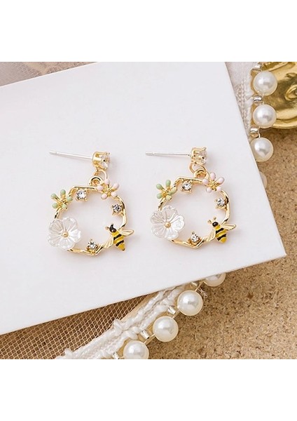 Kenfeng3 16 Yeni Kore Içi Boş Çelenk Çiçek Küpe Kadınlar Için Kristal Zirkon Tatlı Arı Kelebek Düğme (Yurt Dışından) fırsatları