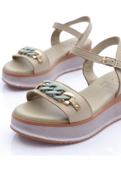 1600 Kadin Sandalet fırsatları