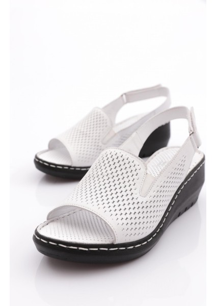 1004 Kadin Arkadan Bağlama Delikli Sandalet fırsatları