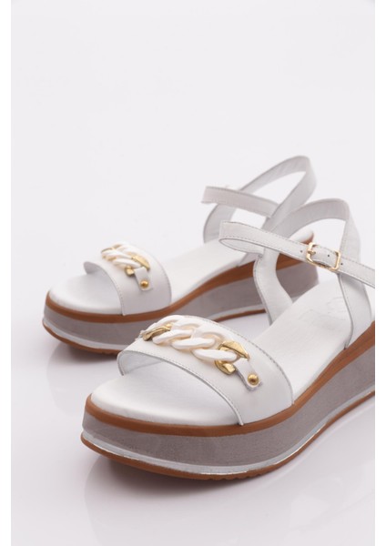 1600 Kadin Sandalet fırsatları