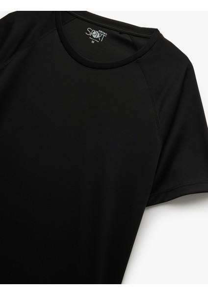 Kısa Kollu Bisiklet Yaka Reglan Kol Arkası Baskılı Slim Fit Spor Tişört