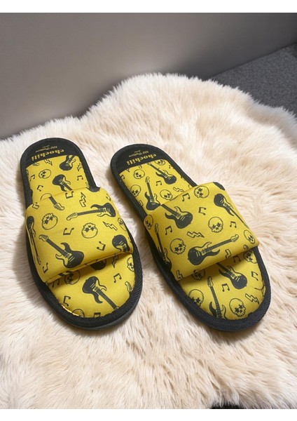 Unisex Sarı Rockstar Desenli Önü Açık Yumuşak Taban Ev Terliği