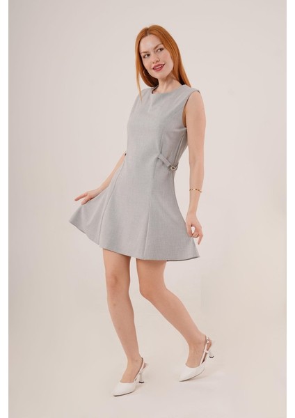 Yanları Zincir Detaylı Sıfır Kol Gri Mini Elbise fırsatları