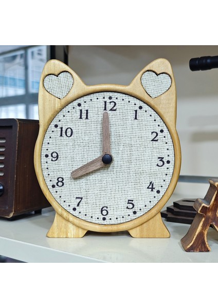 Kedi Tasarımlı Ahşap Masa Saati