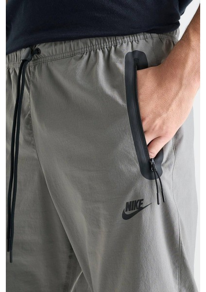 Tech Woven Men's Taper Leg Pant Erkek Eşofman Altı Koyu Gri
