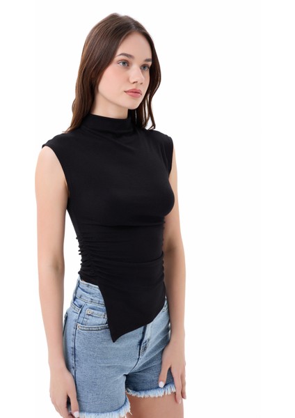 Kadın Siyah Dik Yaka Kısa Kollu Büzgü/Drape Detaylı Fitted/Vücuda Oturan Asimetrik Örme Bluz fiyatları