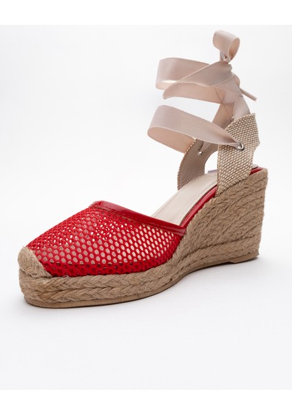 Lıons Kırmızı Fileli Kadın Bilekten Bağlamalı Dolgu Topuk Sandalet