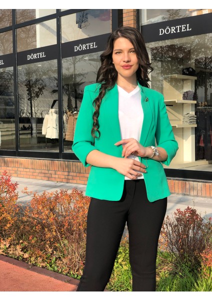 Kadın Bronş Detaylı Truvakar Kol Blazer Ceket fırsatları