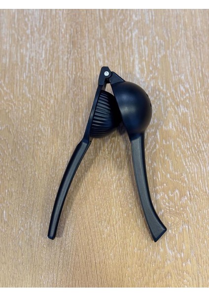 Siyah Metal Limon Sıkacak 22CM