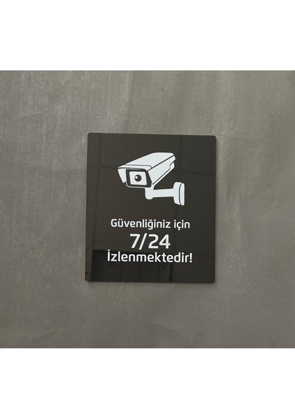 Siyah Parlak Pleksi 724 Kamera ile Izlenmektedir Uyarı Levhası fiyatları