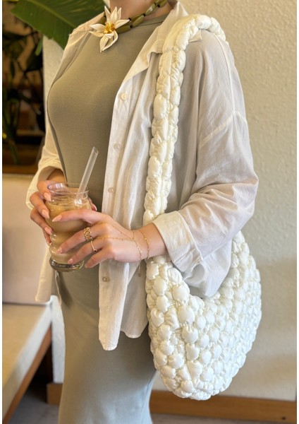 Cluody Bag Cream Baget Kapitone / Krem Quilted Crossbody El Ve Omuz Çantası Boy:27 En:41 Sap:99)