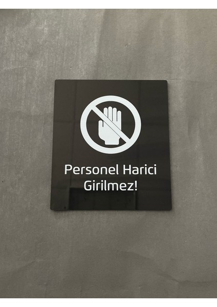 Siyah Parlak Pleksi Personel Harici Girilmez Uyarı Levhası