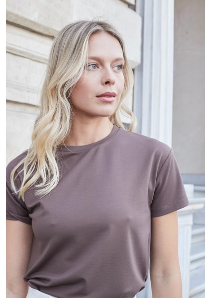 Kadın Sıfır Yaka Kırışmaz Span Karışımlı Şık Kısa Kol Likralı T-Shirt Bluz-Kahve fırsatları