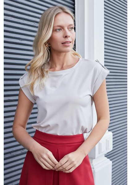 Kadın Kaliteli Likrasız Span Kumaş Geniş Sıfır Yaka Duble Kollu Apoletli Düğmeli T-Shirt Bluz-Taş fırsatları