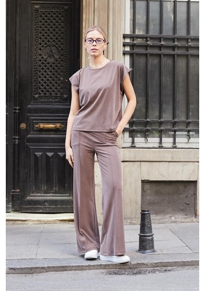 Kadın Modal Ipeksi Likralı Kumaş Geniş Sıfır Yaka Düşük Omuzlu T-Shirt Bluz-Kahve indirimleri