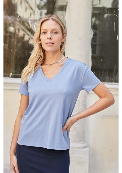 Kadın V Yaka Kısa Kol Likralı Span Kumaş Şık T-Shirt Bluz-Açık Mavi modelleri