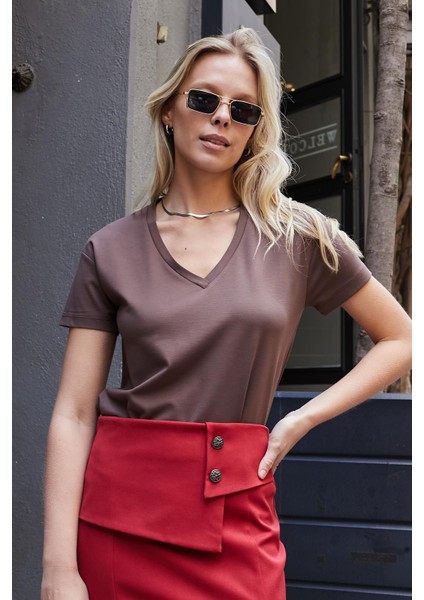 Kadın V Yaka Kısa Kol Likralı Span Kumaş Şık T-Shirt Bluz-Kahve