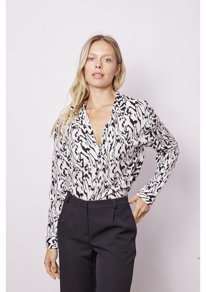 Kadın Likrasız Viskon Vual Desenli Yakalı Düşük Omuzlu Uzun Kol Şık Gömlek-Krem Desen