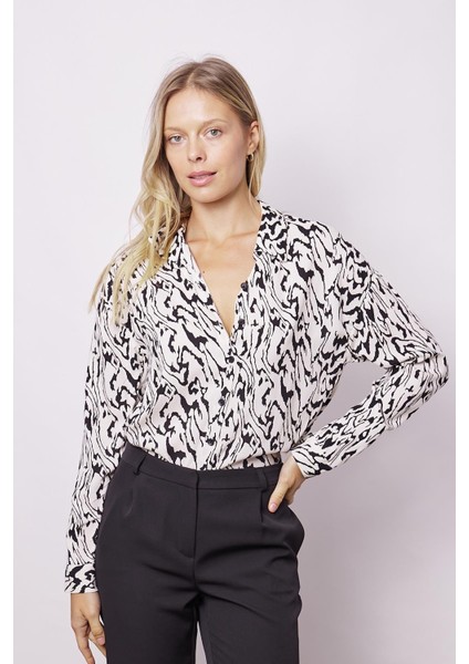 Kadın Likrasız Viskon Vual Desenli Yakalı Düşük Omuzlu Uzun Kol Şık Gömlek-Krem Desen indirimleri