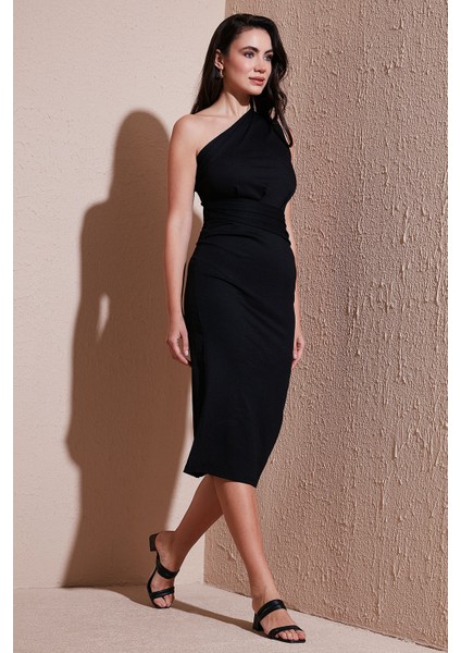 Desenli Slim Fit Yırtmaçlı Midi Boy Tek Omuzlu Elbise Bayan Elbise 5866202
