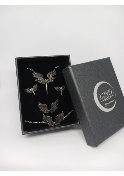 925 Ayar Gümüş Kanatlı Taşlı Takı Seti - Kolye, Küpe, Bileklik ve Yüzük Kombini (13 Gr.)