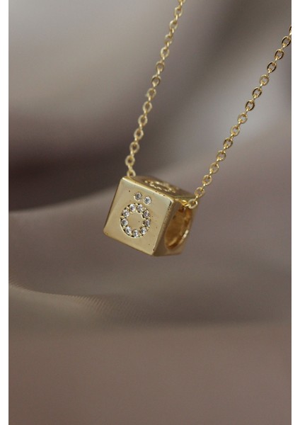 Küp Model Gold Renk Zirkon Taşlı Ö Harfli Kolye - Lisinya