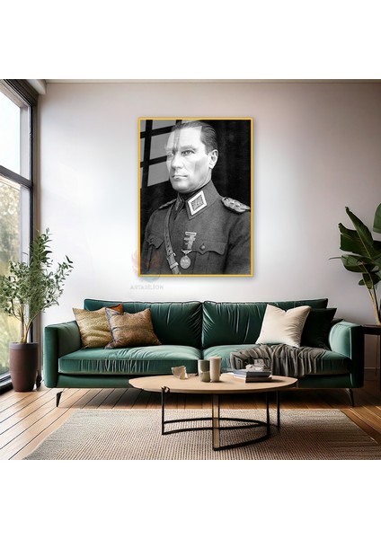 Siyah Beyaz Uniformalı Atatürk Portresi Kemal Atatürk Metal Çerçeveli Cam Tablo Ev Ofis Dekoru