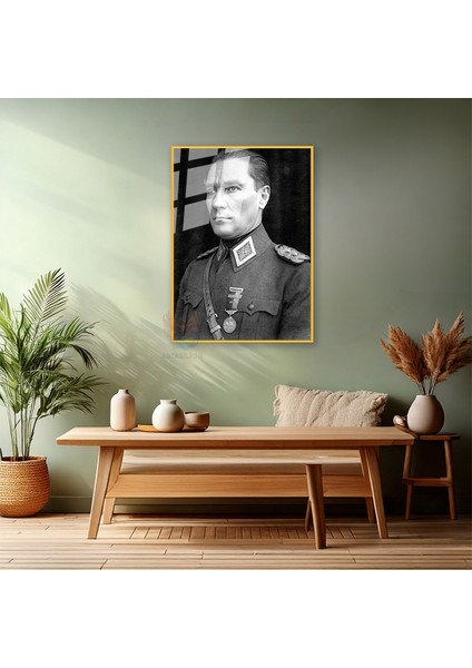 Siyah Beyaz Uniformalı Atatürk Portresi Kemal Atatürk Metal Çerçeveli Cam Tablo Ev Ofis Dekoru