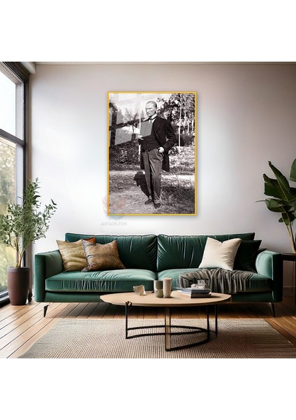 Metal Çerçeveli Cam Atatürk Tablosu Kahve Içen Karizmatik Atatürk Görseli Duvar Tablosu