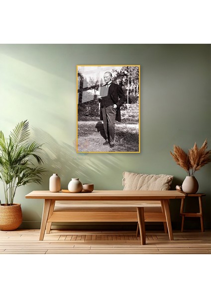 Metal Çerçeveli Cam Atatürk Tablosu Kahve Içen Karizmatik Atatürk Görseli Duvar Tablosu