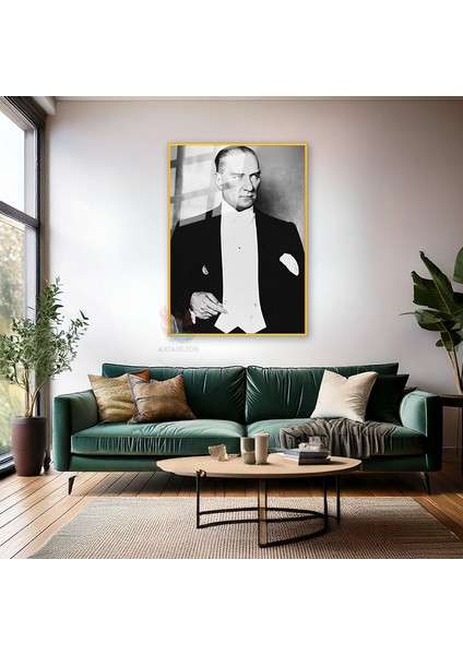 Siyah Beyaz Karizmatik Atatürk Görseli Metal Çerçeveli Cam Tablo Dikey Duvar Tablosu Ev Ofis Dekoru