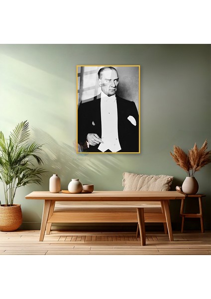 Siyah Beyaz Karizmatik Atatürk Görseli Metal Çerçeveli Cam Tablo Dikey Duvar Tablosu Ev Ofis Dekoru fiyatları