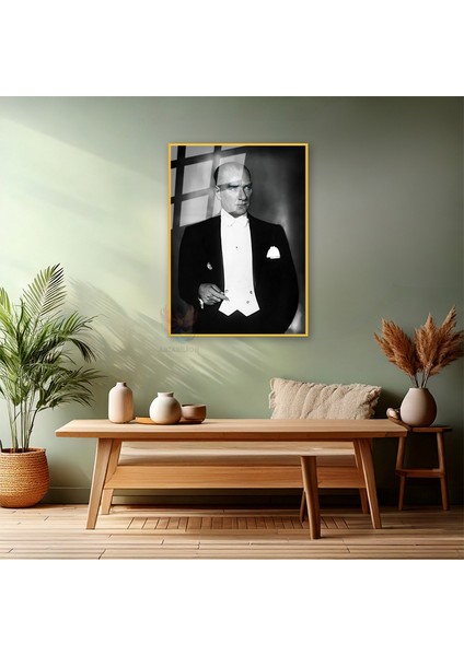 Mustafa Kemal Atatürk Siyah Beyaz Metal Çerçeveli Cam Tablo Dikey Duvar Tablosu Ev Ofis Tablosu