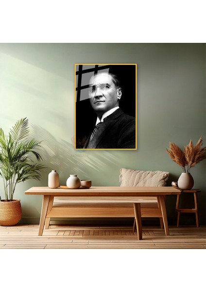 Siyah Beyaz Atatürk Görseli Metal Çerçeveli Cam Tablo Modeli Ev Ofis Hediyesi Duvar Dekoru