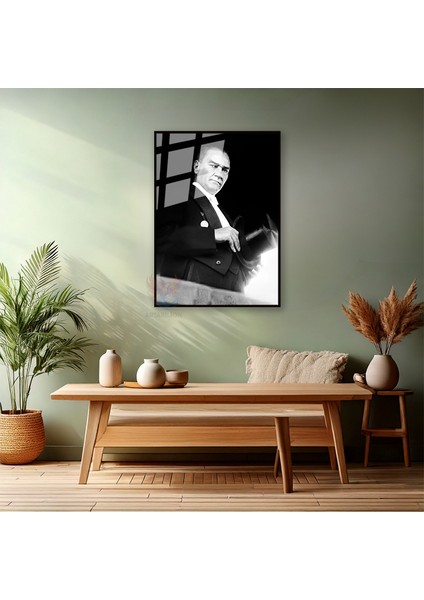 Atatürk Portresi Metal Çerçeveli Cam Tablo Şapka Tutan Atatürk Tablosu Ev Ofis Dekoruduvar Tablosu