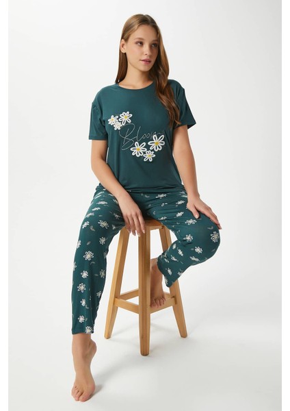 Kadın Bloom Yumuşak Doku Yeşil Çiçek Işlemeli Bisiklet Yaka Kısa Kollu Alt Üst Pijama Takımı