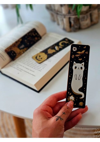 Witch's Familiars Kitap Ayracı fırsatları