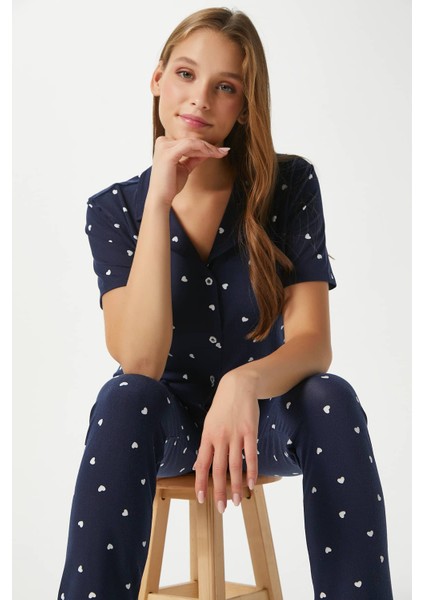 Kadın Mia Yumuşak Doku Lacivert Kalp Desen Ön Düğmeli Kısa Kollu Pijama Takımı