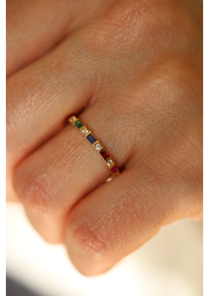 14 Ayar Altın Renkli Taş Sıralı Yarımtur Yüzük