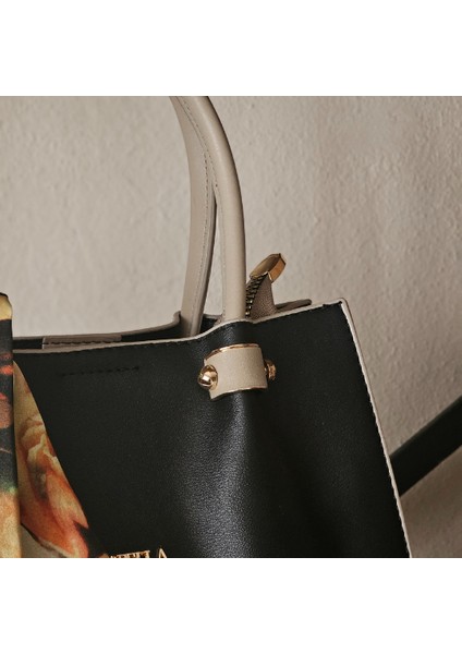 Zarif Siyah Çanta ve Desenli Fular Kombinasyonu fırsatları