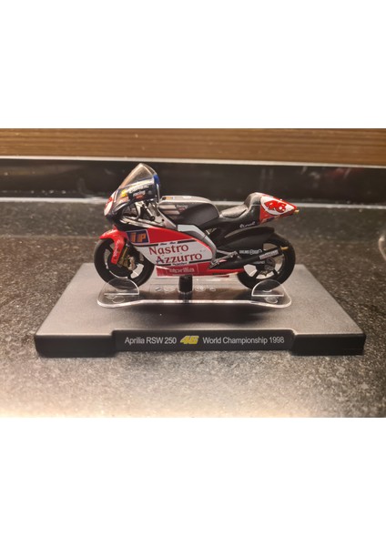 1/18 Aprilia Rsw 250 1998 GP250 World Champion Rossi fiyatları