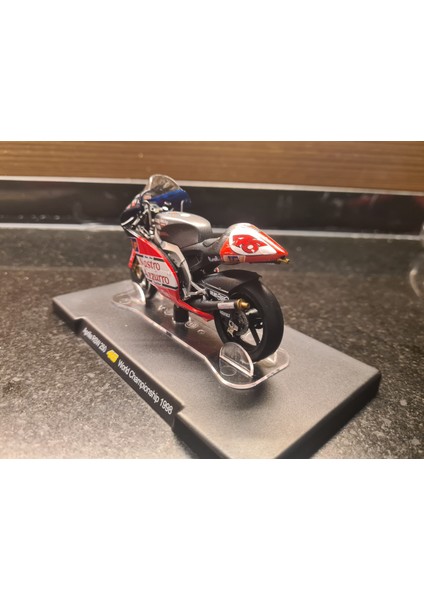 1/18 Aprilia Rsw 250 1998 GP250 World Champion Rossi fırsatları