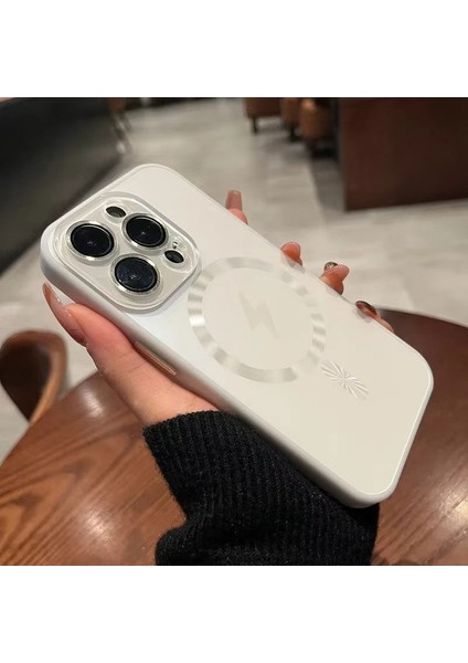 Apple iPhone 15 Pro Max Uyumlu Kılıf Zebana Matte Glass Kılıf (Kablosuz Şarj Destekli) Beyaz
