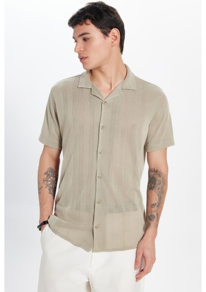 Erkek Slim Fit Örme Kumaş Apaş Yaka Rahat Kullanım Kısa Kol Bej Gömlek
