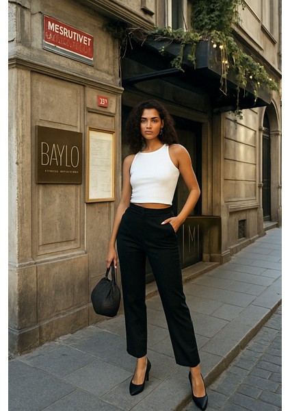 Kadın Beyaz Fitilli Görünümlü Askılı Kalın Esnek Örme Basic Crop Atlet Bluz