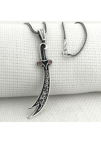 925 Ayar Gümüş Kırmızı Taşlı La Feta Illa Ali La Seyfe Illa Zülfikar Yazılı Gümüş Kolye